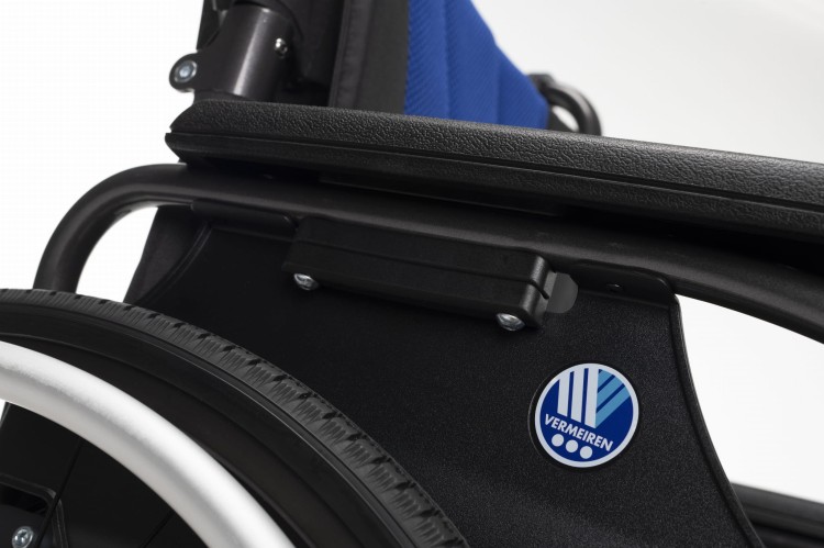 D200 Split C89 - Detail armrest adjustment.jpg